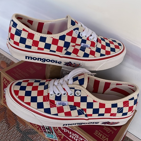 Vans WMNS Authentic 44 D
Our Legends Mongoose Red/ VN0A4BVYRDB
Sneakers - Picture 10 of 16